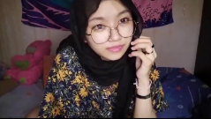 Di Suruh Gurunya Tampil Di Depan Kamera Sambil Pamer Badan